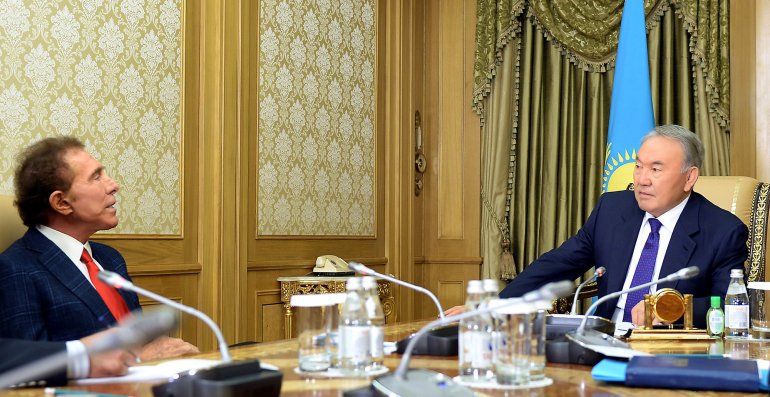 Встреча генерального директора Wynn Resorts Стивена Винна с президентом Казахстана Нурсултаном Назарбаевым в столице страны Астане